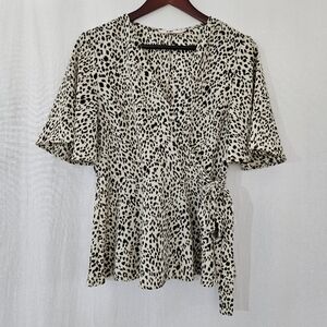 miami Short Sleeve V-Neck Wrap Blouse in Tan & Black Leopard Print Size L